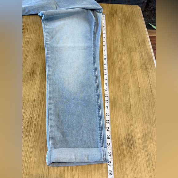 Judy Blue Boyfriend Jeans NWT Light Wash Mid Rise Stretch Denim 5/27 - Picture 6 of 7